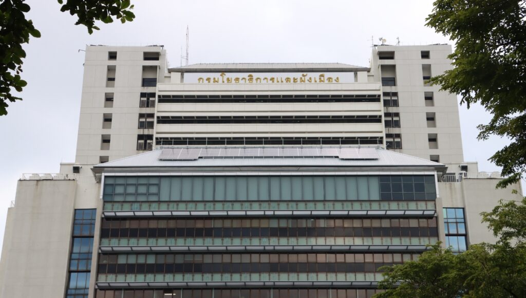 1. กรมโยธาธิการและผังเมือง และ บริษัท แอดวานซ์ แมททีเรียลส์ คอร์ปอเรชั่น จำกัด AMC